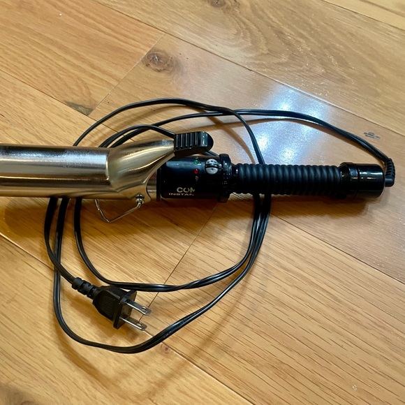 Conair Instant Heat 1 1/2" Curling Iron. Iron & Cord Are Both In Good Condition - Picture 6 of 8